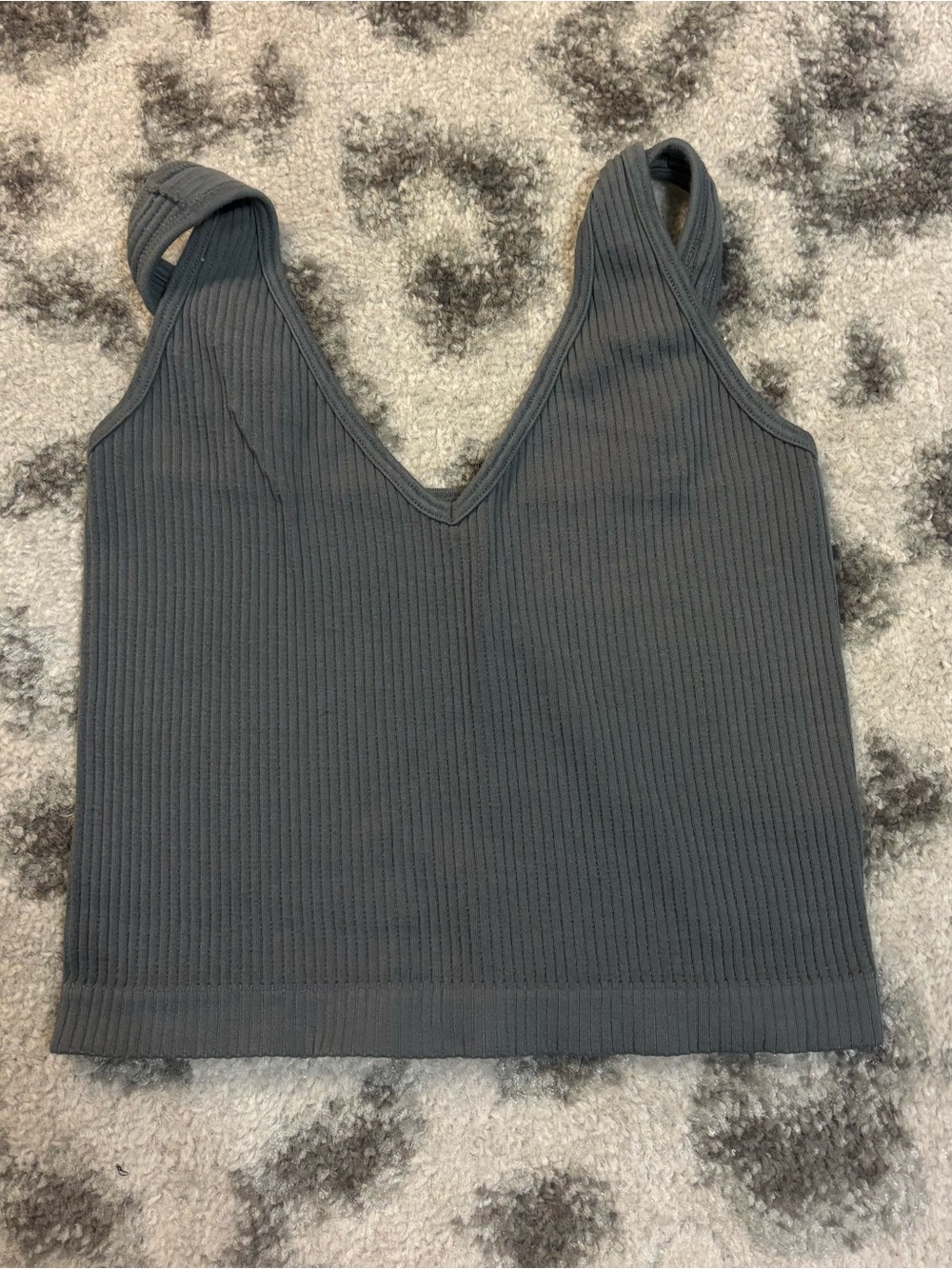 • gray tank top •